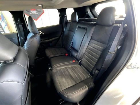 New 2026 Mitsubishi Outlander SE image 10