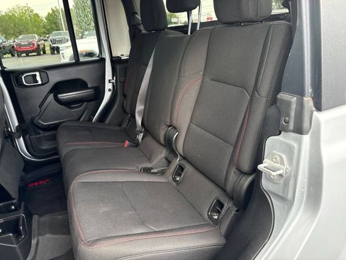 Used 2023 Jeep Gladiator Rubicon w/ Cold Weather Group AWD/4WD image 22