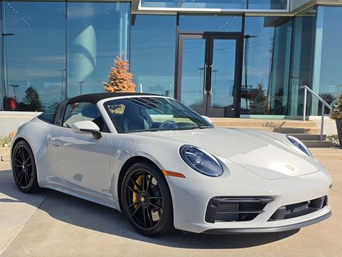 Used 2022 Porsche 911 Targa 4 GTS image 9