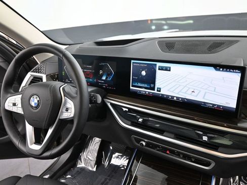 Used 2025 BMW X7 xDrive40i w/ Premium Package AWD/4WD image 14