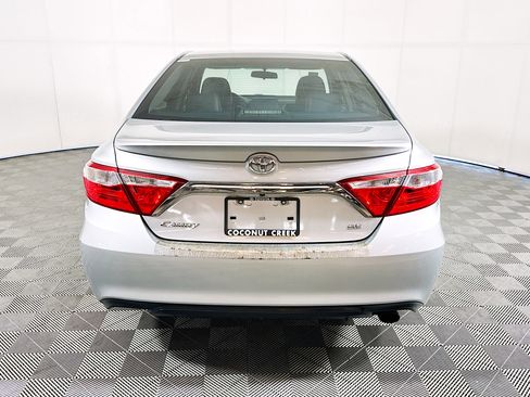 Used 2017 Toyota Camry SE FWD image 4
