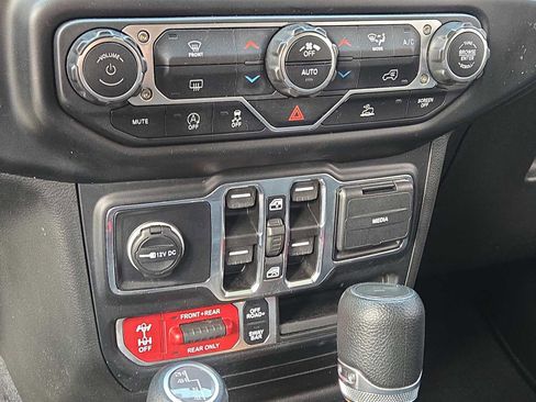 Used 2023 Jeep Wrangler Unlimited Rubicon image 30