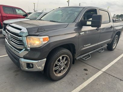 Used 2017 Toyota Tundra SR5 w/ SR5 Upgrade Package