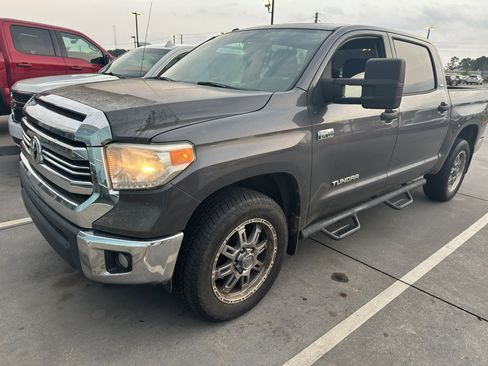 Used 2017 Toyota Tundra SR5 w/ SR5 Upgrade Package AWD/4WD image 1