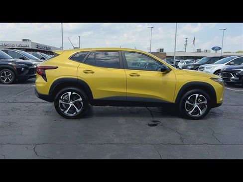 Used 2024 Chevrolet Trax RS w/ Driver Confidence Package FWD image 9