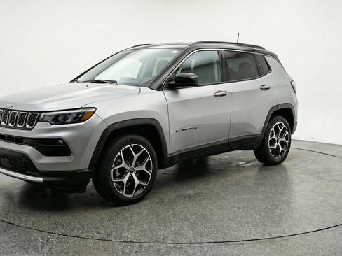 Used 2025 Jeep Compass Limited AWD/4WD image 3