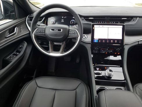 New 2025 Jeep Grand Cherokee L Limited w/ Black Appearance Package image 12