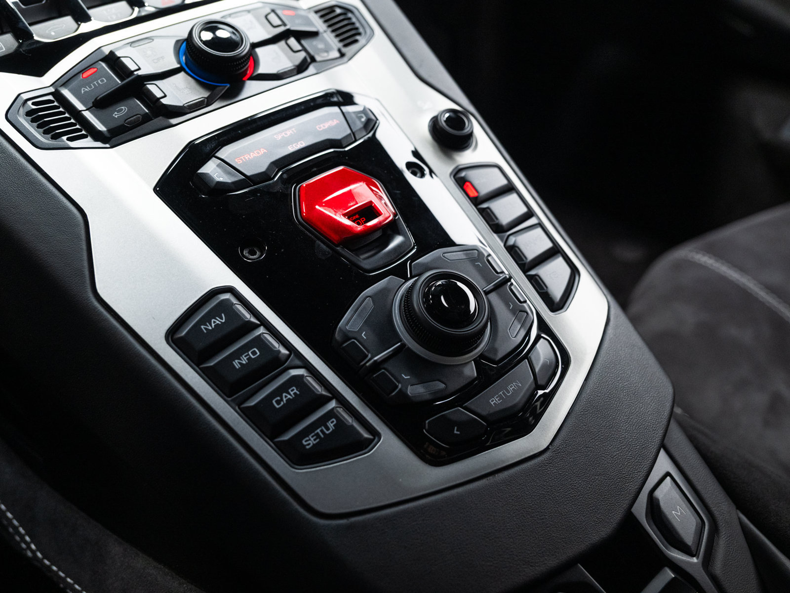 Used 2018 Lamborghini Aventador S AWD/4WD image 45