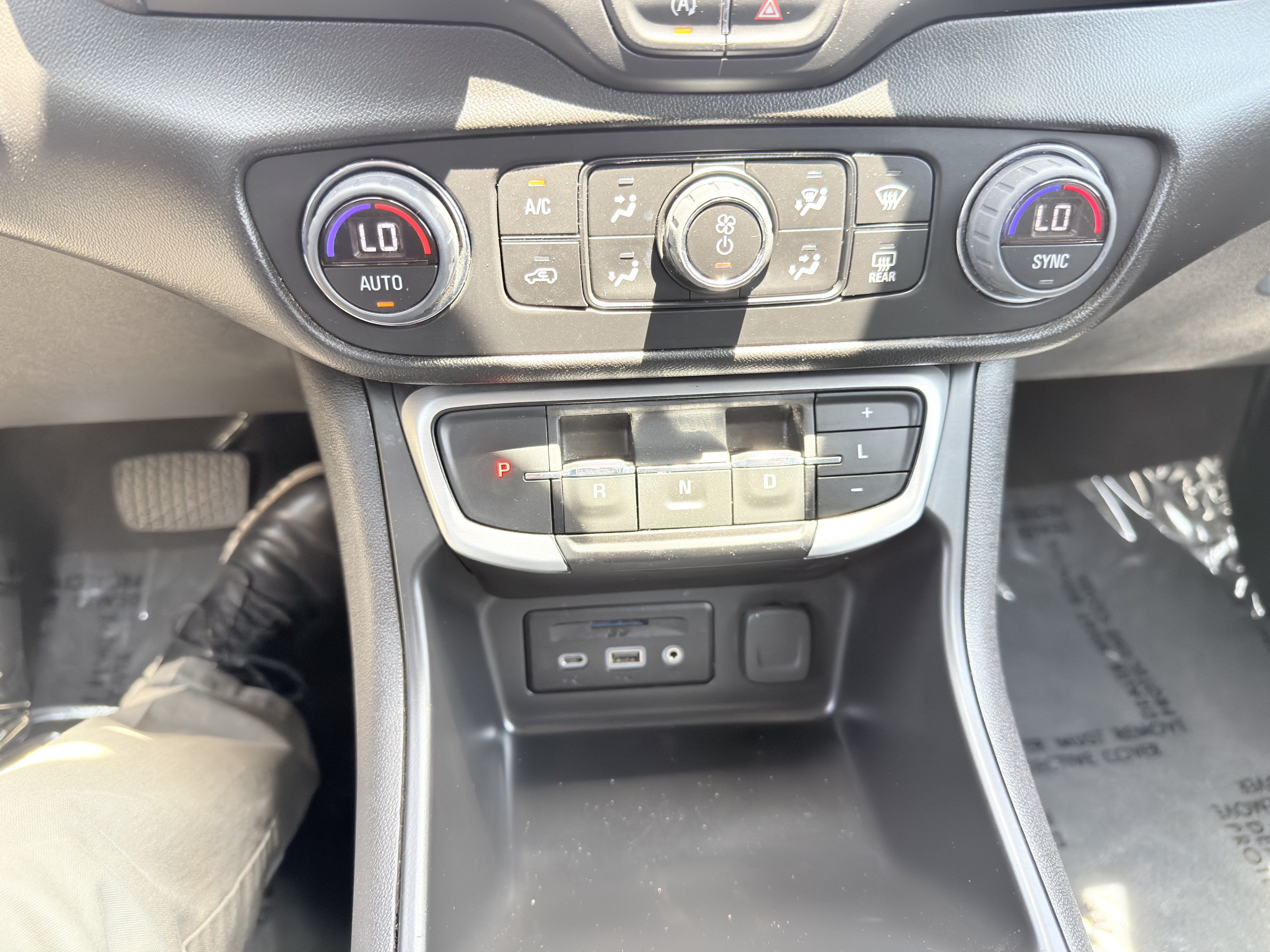 Used 2023 GMC Terrain SLT FWD image 31