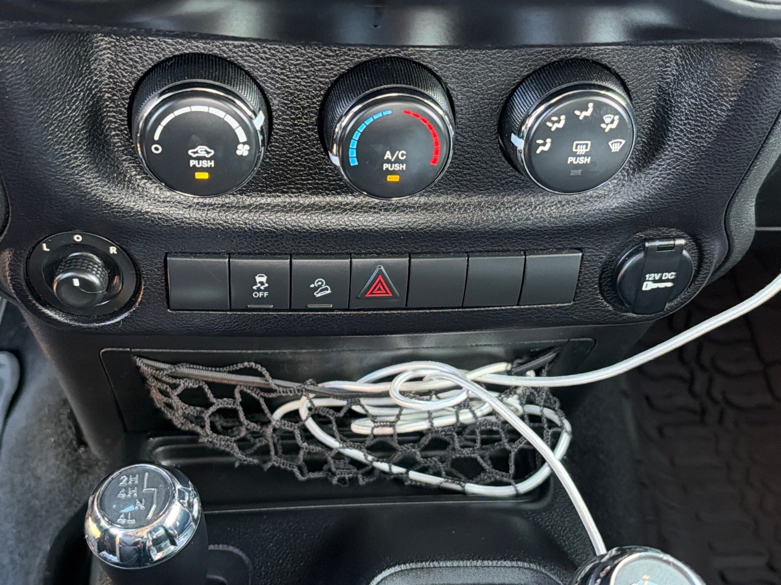 Used 2015 Jeep Wrangler Sport w/ Quick Order Package 24S AWD/4WD image 17