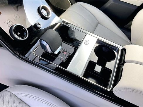 Used 2022 Land Rover Range Rover Velar R-Dynamic S image 17