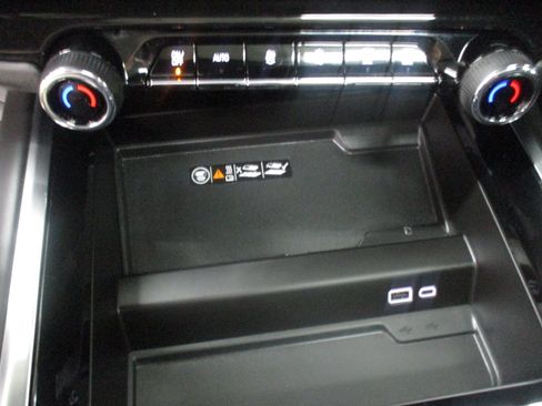 Used 2026 Chevrolet Suburban RST w/ Comfort Package AWD/4WD image 30