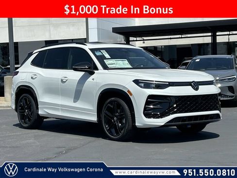 New 2026 Volkswagen Tiguan SE R-Line FWD image 1