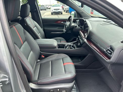 Used 2025 Chevrolet Traverse RS w/ LPO, Floor Liner Package AWD/4WD image 32