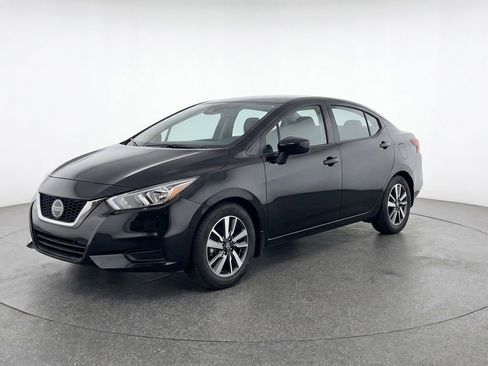 Used 2025 Nissan Versa SV image 3