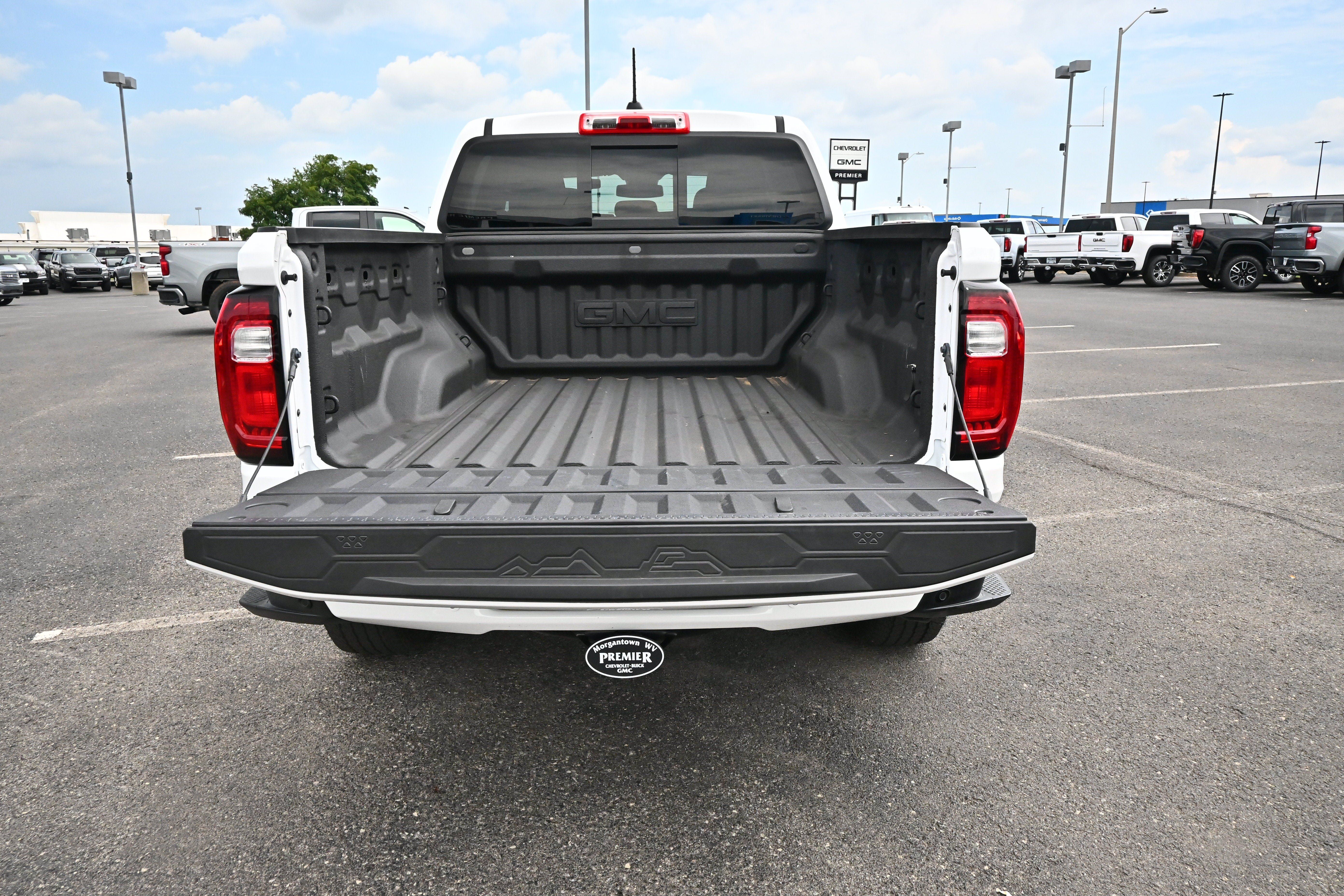 Used 2025 GMC Canyon AT4 w/ Technology Plus Package AWD/4WD image 11