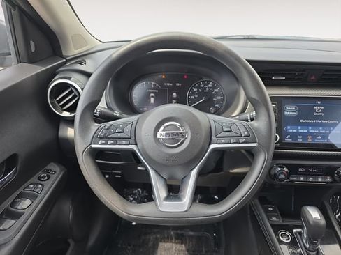 Used 2021 Nissan Kicks SV FWD image 12