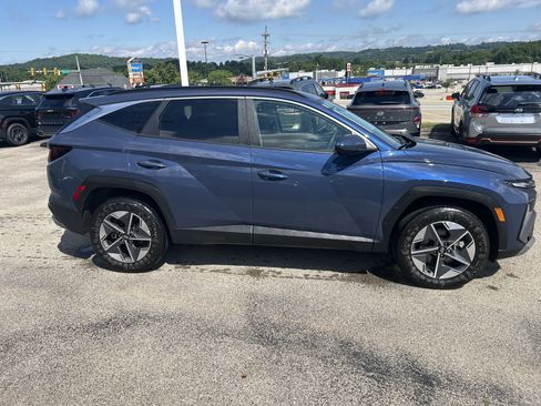 Certified 2025 Hyundai Tucson SEL AWD/4WD image 2