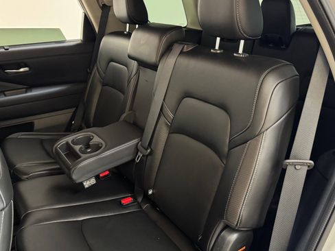 Used 2023 Nissan Pathfinder SL image 25