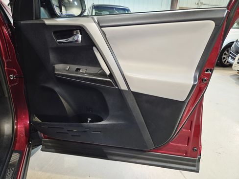 Used 2018 Toyota RAV4 Adventure AWD/4WD image 28