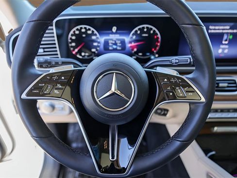 Used 2025 Mercedes-Benz GLE 350 4MATIC image 11