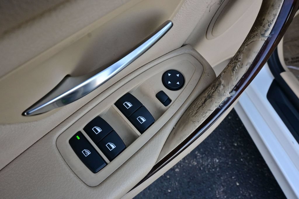 Used 2013 BMW 328i xDrive Sedan AWD/4WD image 10