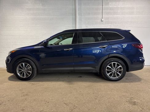 Used 2017 Hyundai Santa Fe SE image 8