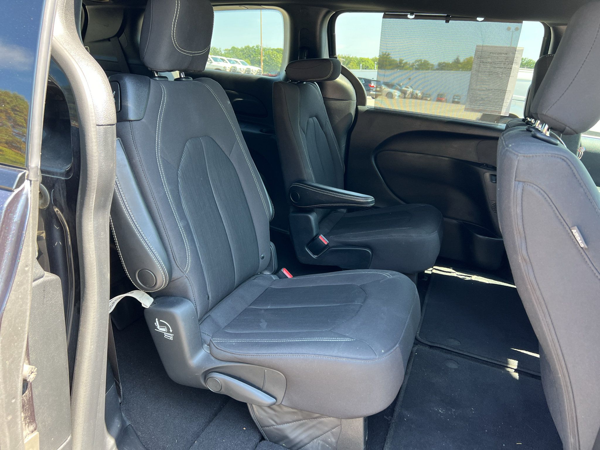 Used 2019 Chrysler Pacifica Touring Plus w/ S Appearance Package FWD image 13