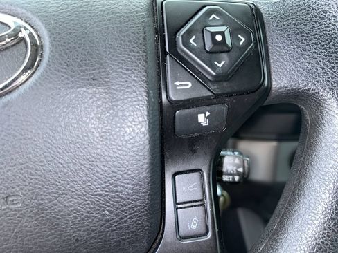Used 2022 Toyota Tacoma SR AWD/4WD image 11