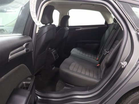 Used 2019 Ford Fusion SE FWD image 14