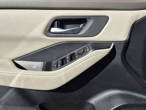 Used 2024 Nissan Rogue SV image 7