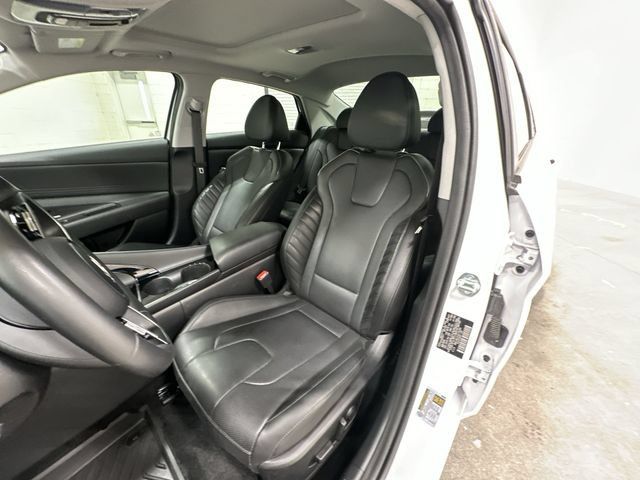 Used 2025 Hyundai Elantra Limited FWD image 13