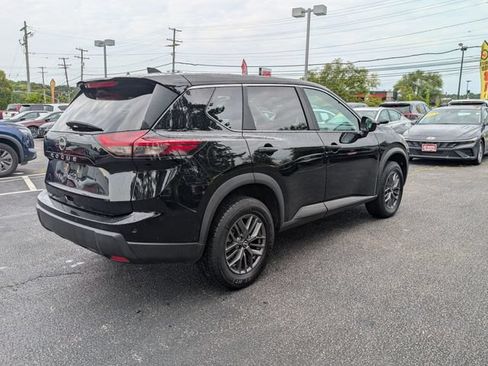 Used 2024 Nissan Rogue S FWD image 3