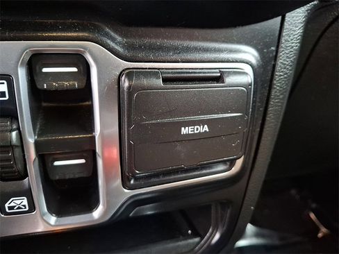 Used 2022 Jeep Wrangler Unlimited Sahara image 27