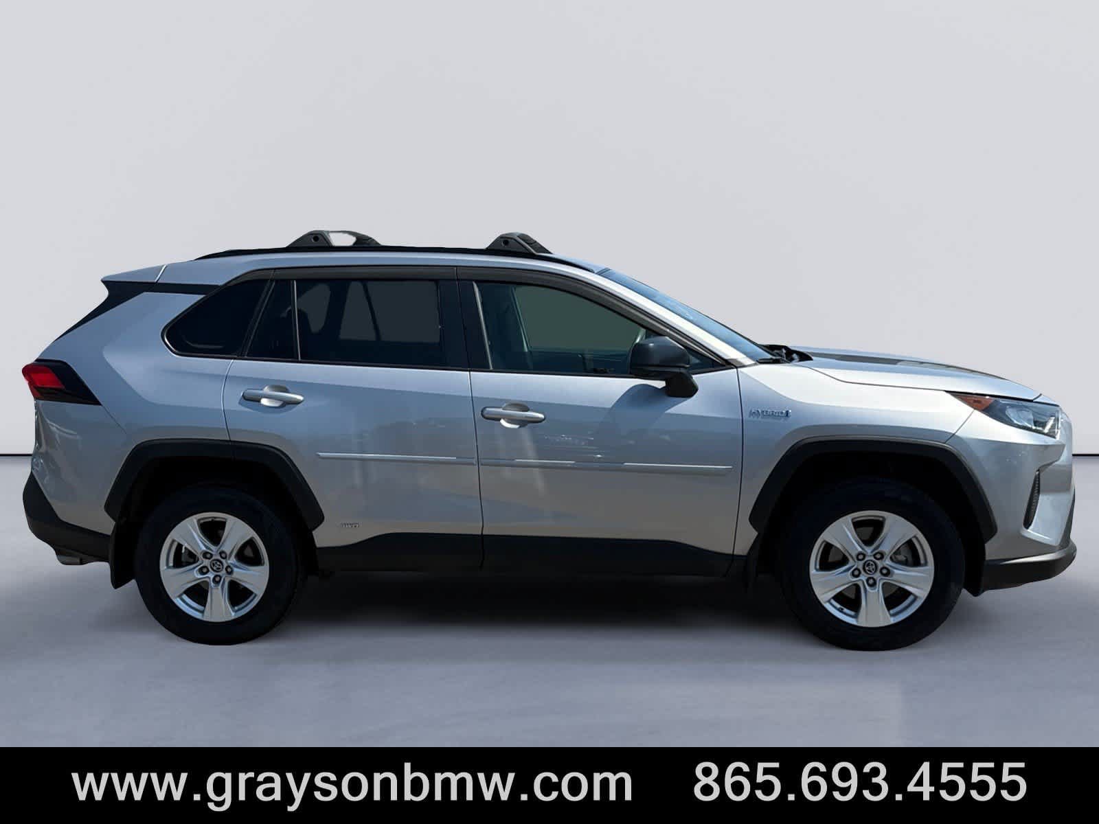 Used 2021 Toyota RAV4 LE AWD/4WD image 2