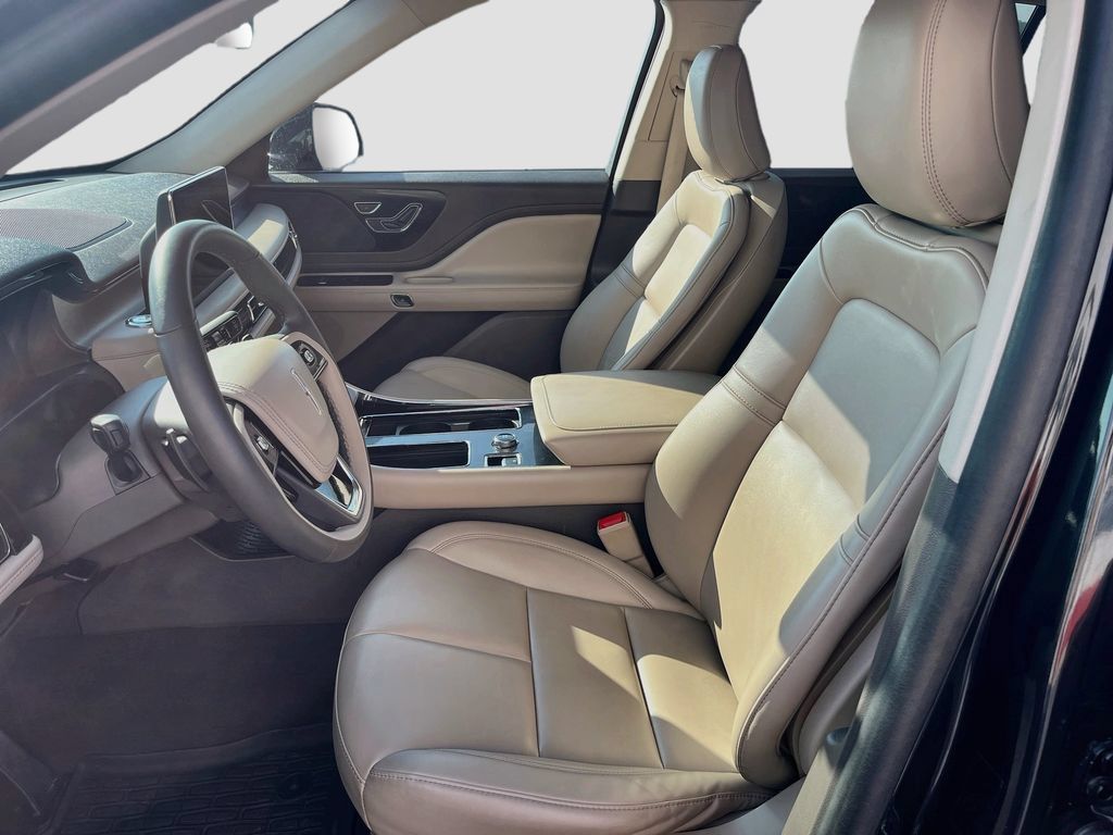 Used 2024 Lincoln Aviator AWD w/ Premium Package image 22