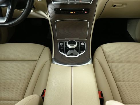 Used 2019 Mercedes-Benz GLC 300 4MATIC image 24