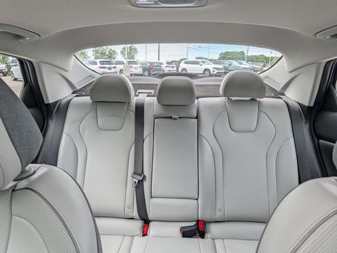 Used 2023 Hyundai Elantra Limited FWD image 13