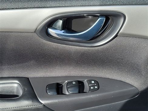 Used 2017 Nissan Sentra S image 19