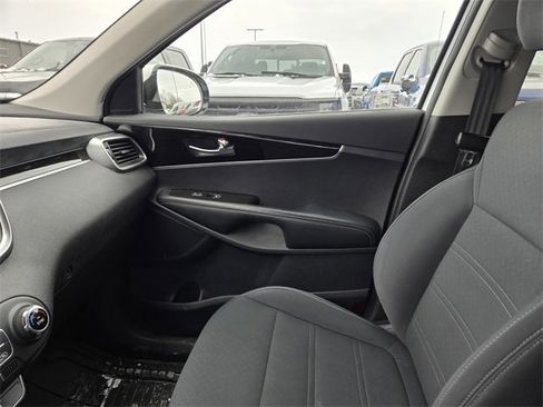 Used 2019 Kia Sorento LX w/ LX Convenience Package image 14
