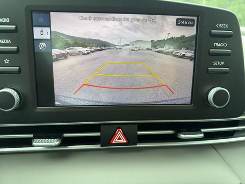 Certified 2024 Hyundai Elantra SE FWD image 16