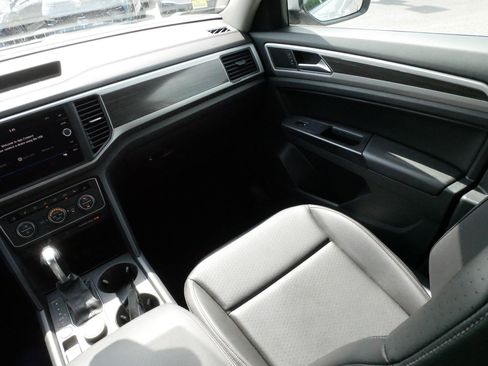 Used 2019 Volkswagen Atlas SE w/ Towing Package AWD/4WD image 11