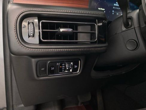 Certified 2023 Lincoln Aviator Reserve w/ Equipment Group 201A image 18