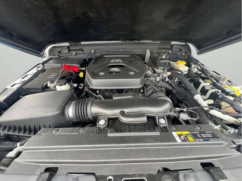 Used 2020 Jeep Wrangler Unlimited Sahara AWD/4WD image 31