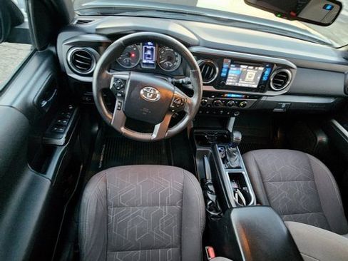Used 2017 Toyota Tacoma TRD Off-Road image 7