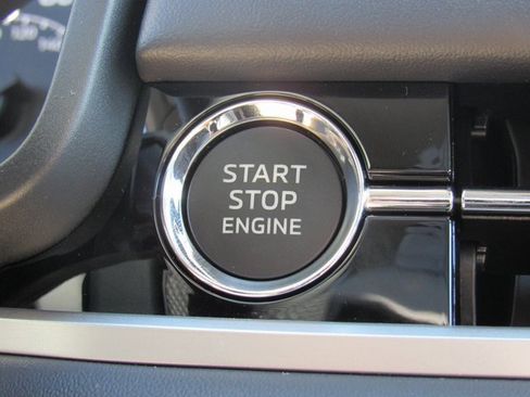 New 2025 Mitsubishi Outlander SE image 17