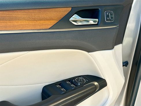 Used 2017 Lincoln MKC Select w/ Select Plus Package image 16