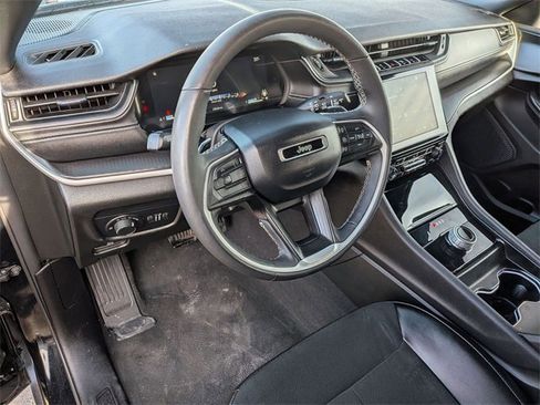 Certified 2024 Jeep Grand Cherokee Altitude image 11