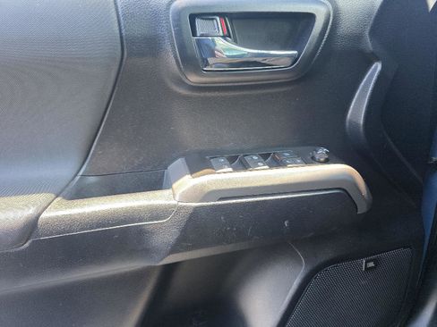 Used 2019 Toyota Tacoma TRD Sport image 20