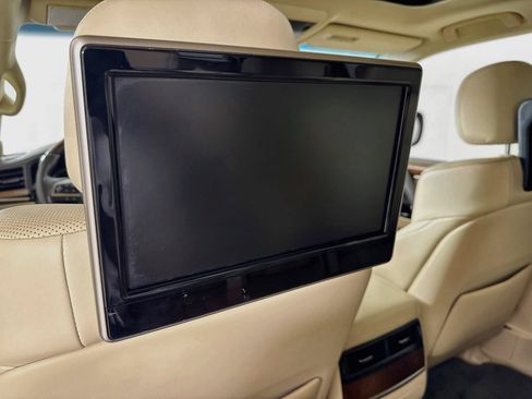 Used 2016 Lexus LX 570 4WD w/ Luxury Package image 36